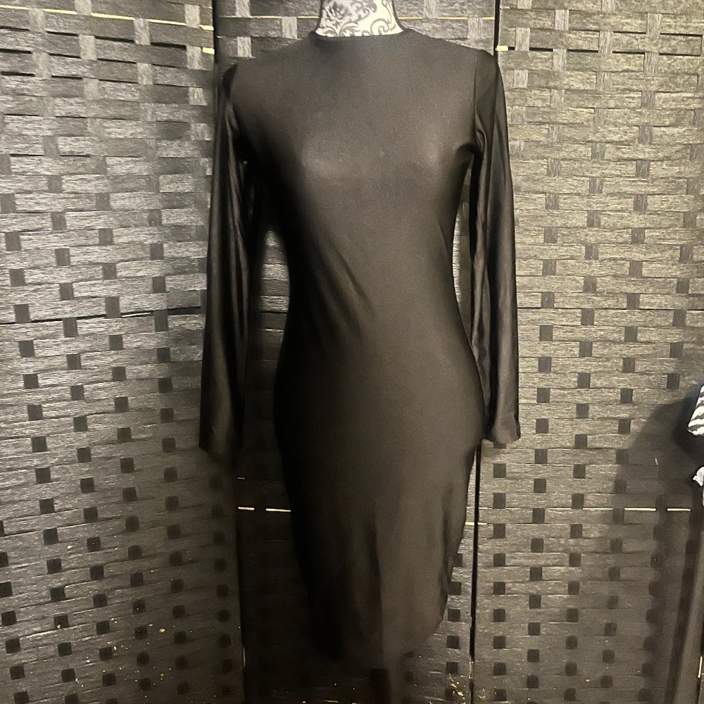 Black Long‑Sleeve Bodycon Dress with Front & Back Keyhole – Stretch